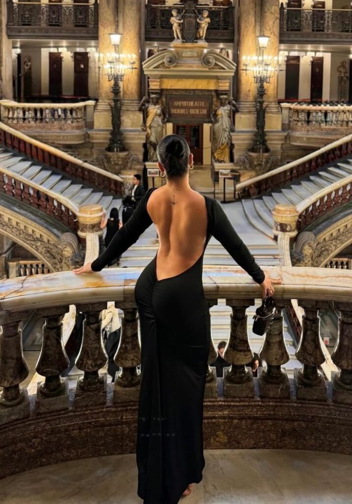 comment porter une robe dos nu — inspiration Spiralée Paris